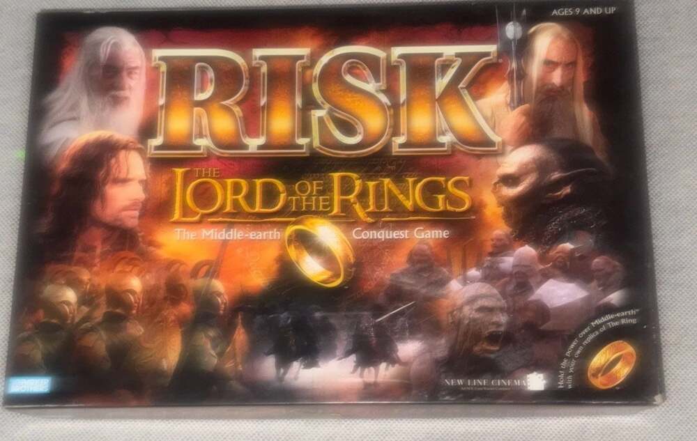 Risk:The Lord of the Rings Middle-Earth Conquest Edition Game Parker bros 2002